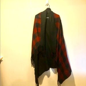 Plaid Poncho w. arm cutouts size XL Red and Black